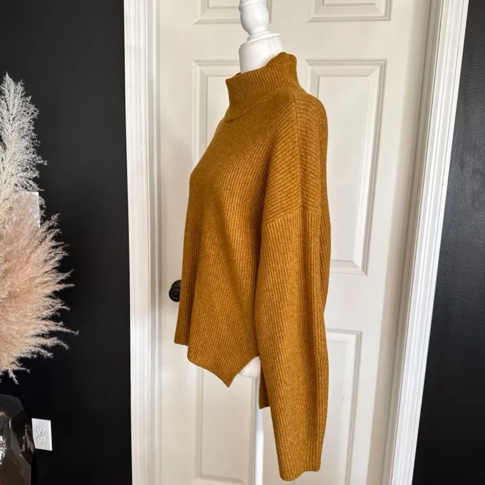 Abercrombie & Fitch Knit Mock Neck Neutral Camel Wool Blend Sweater 
Size Medium - Picture 3 of 12